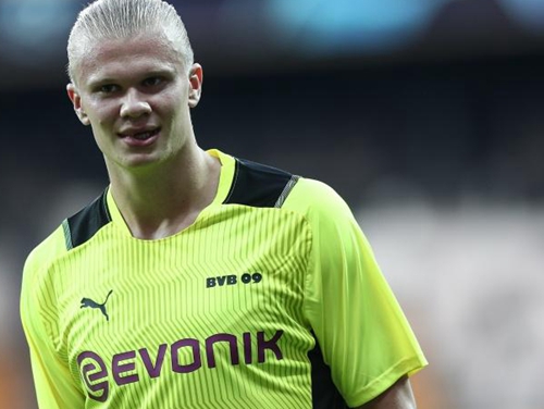 河南队球员尹鸿博宣布退役（河南队球员尹鸿博正式挂靴）