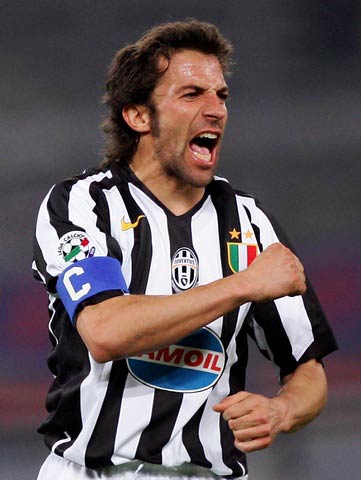 半场： 萨索洛2-1佛罗伦萨，曼德拉戈拉点射，沃尔帕托破门（半场结束，萨索洛2-1领先佛罗伦萨：曼德拉戈拉点球，沃尔帕托建功）