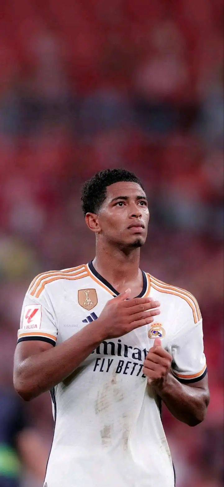 梅西曾被瓜迪奥拉安排踢陌生位置！他不断适应和学习，变得更强！（瓜帅曾让梅西改打陌生位置，他在适应与学习中愈发强大！）