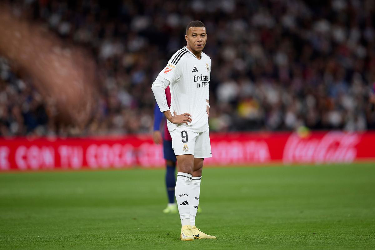 哈维·阿隆索的皇马困境：教练权威与球星共存的艺术（哈维·阿隆索在皇马的两难：平衡主帅威信与球星共处）