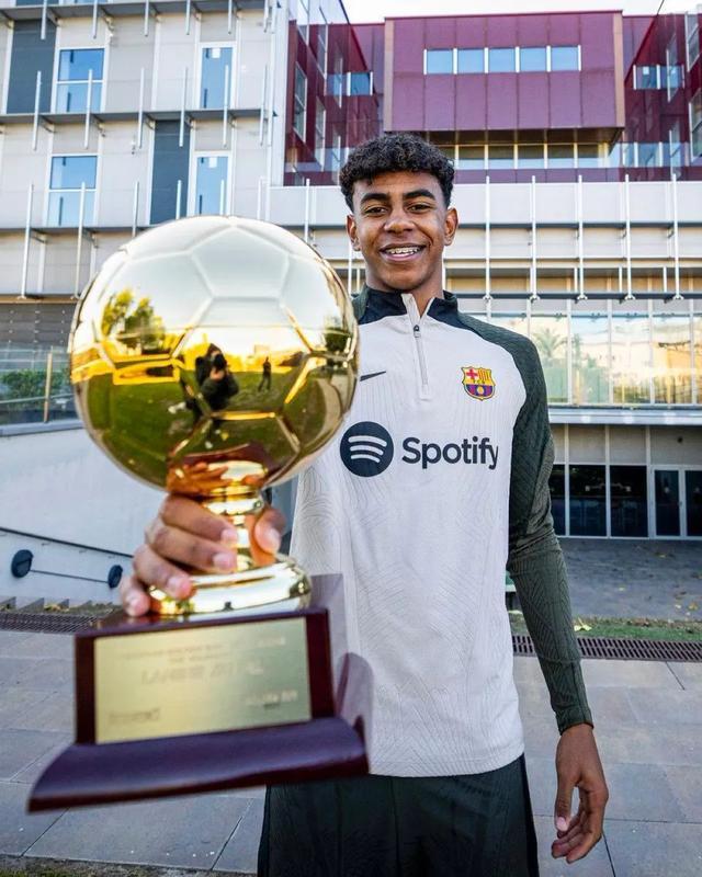 纽卡vs曼城全场数据：控球率32-68，射门8-13（纽卡对阵曼城全场技术统计：控球率32%对68%，射门8比13）