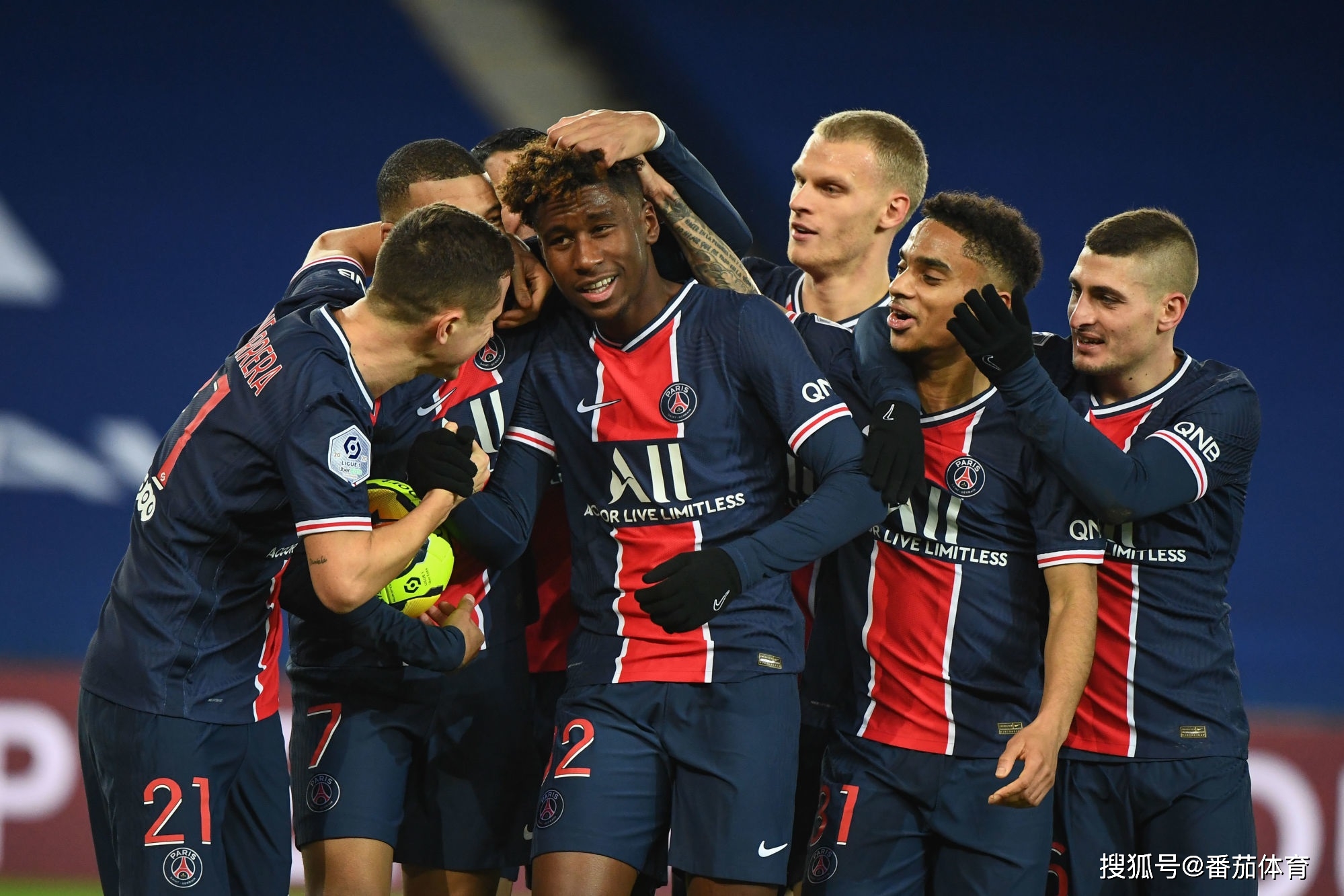 降维打击！麦基19投13中怒砍30分10篮板2盖帽（统治内线！麦基19投13中轰下30分10篮板2封盖）