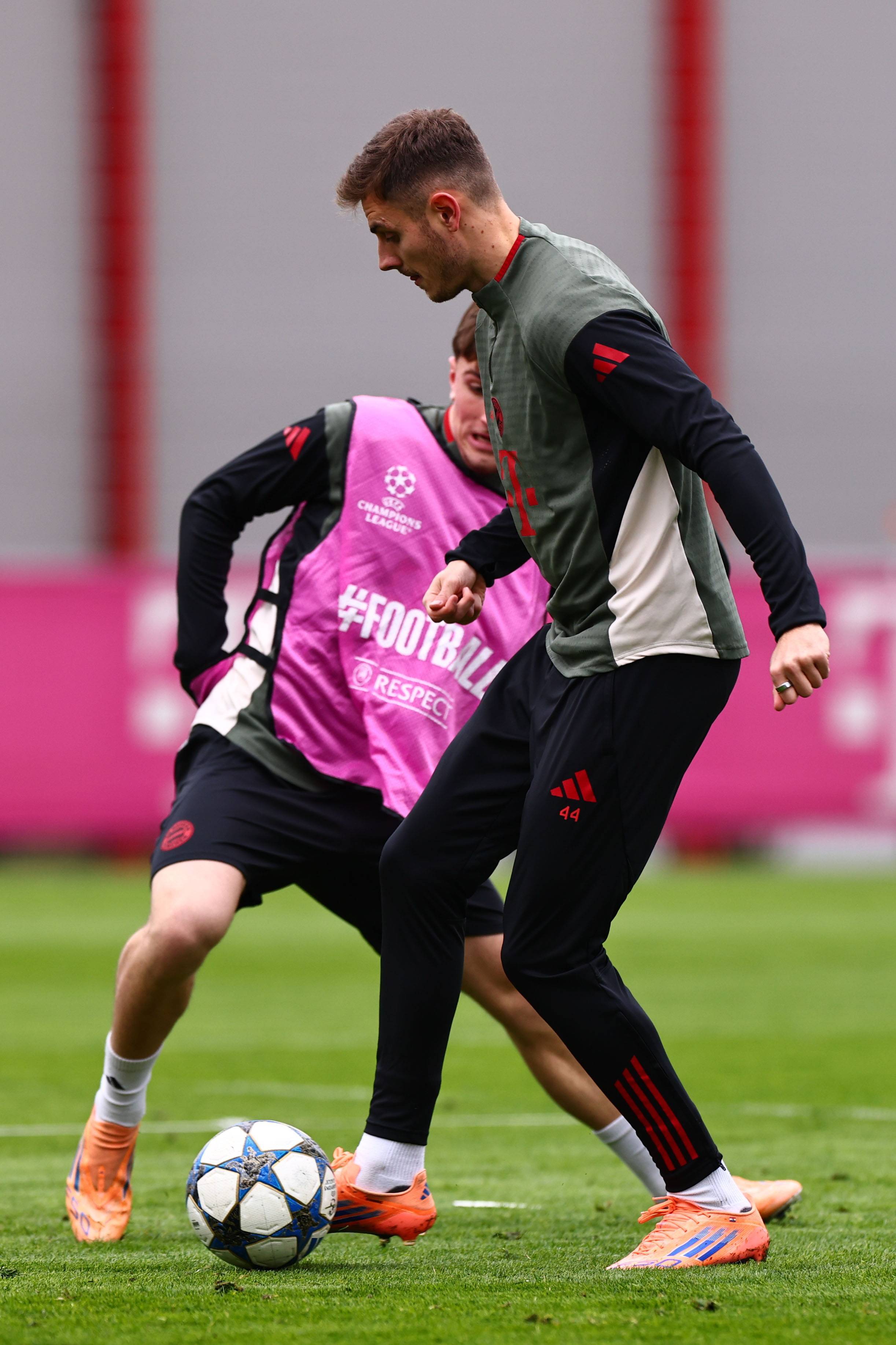 天空报道塞门约：利物浦曼联仍跟进；热刺蓝军退出；曼城领跑（天空消息：曼城领跑塞门约争夺战，利物浦与曼联仍在跟进，热刺与切尔西已退出）