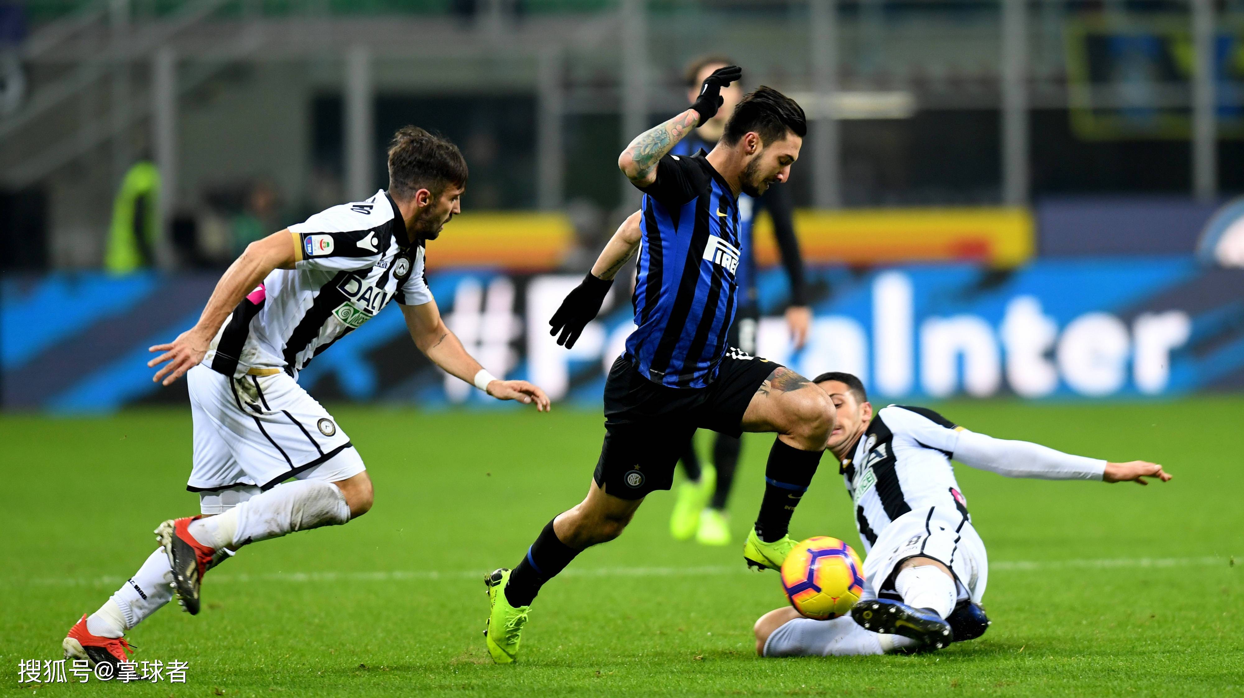 淘汰青岛更衣室！邱彪肯定外援+球队防守，不满混战发挥！（淘汰青岛后更衣室发声：邱彪肯定外援与防守，直言不满混战发挥）