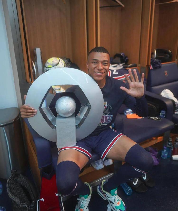 迈阿密国际获得第30届美职联总冠军，是第十六支夺冠球队（迈阿密国际加冕美职联第30届总冠军，成为史上第16支冠军球队）