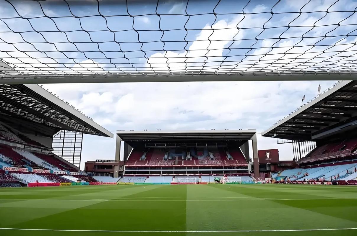 球星任意球脚法惊艳亮相