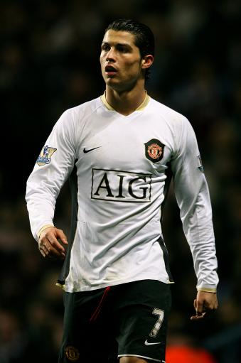 法媒：巴萨、拜仁、米兰和尤文关注南特17岁中卫塔蒂（法媒：巴萨、拜仁、米兰、尤文有意南特17岁中卫塔蒂）